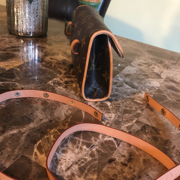 AUTH Louis Vuitton Florentine Belt Bag EXCELLENT🌺 - Picture 4 of 8